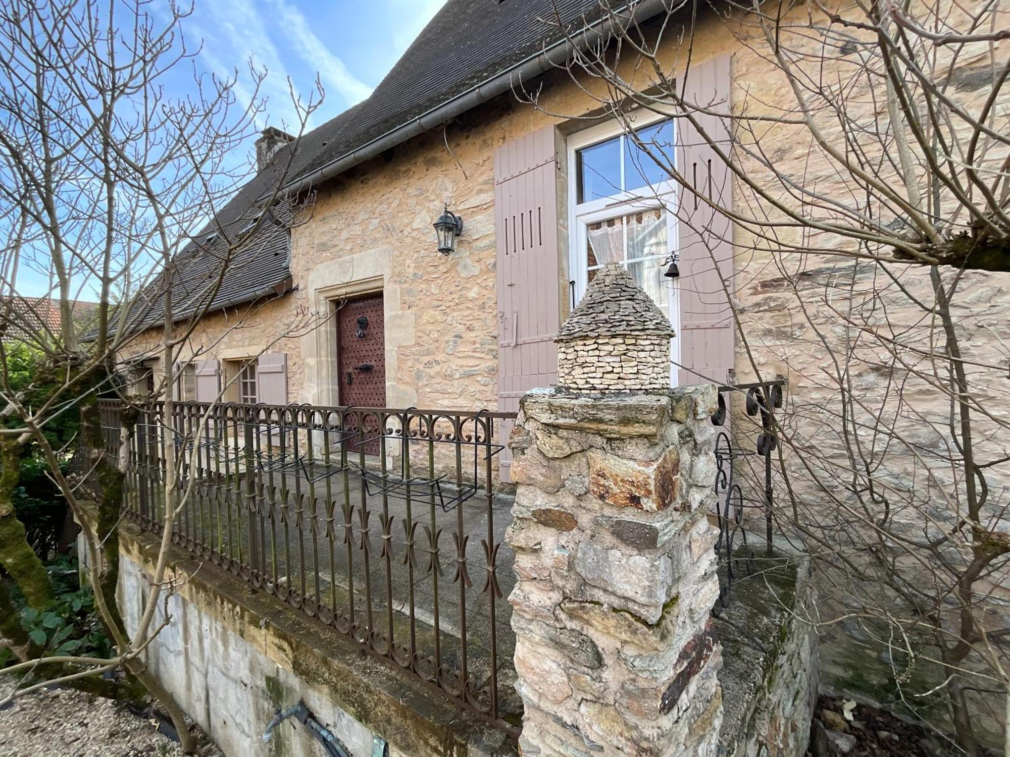 Maison De La Source Génis Екстериор снимка